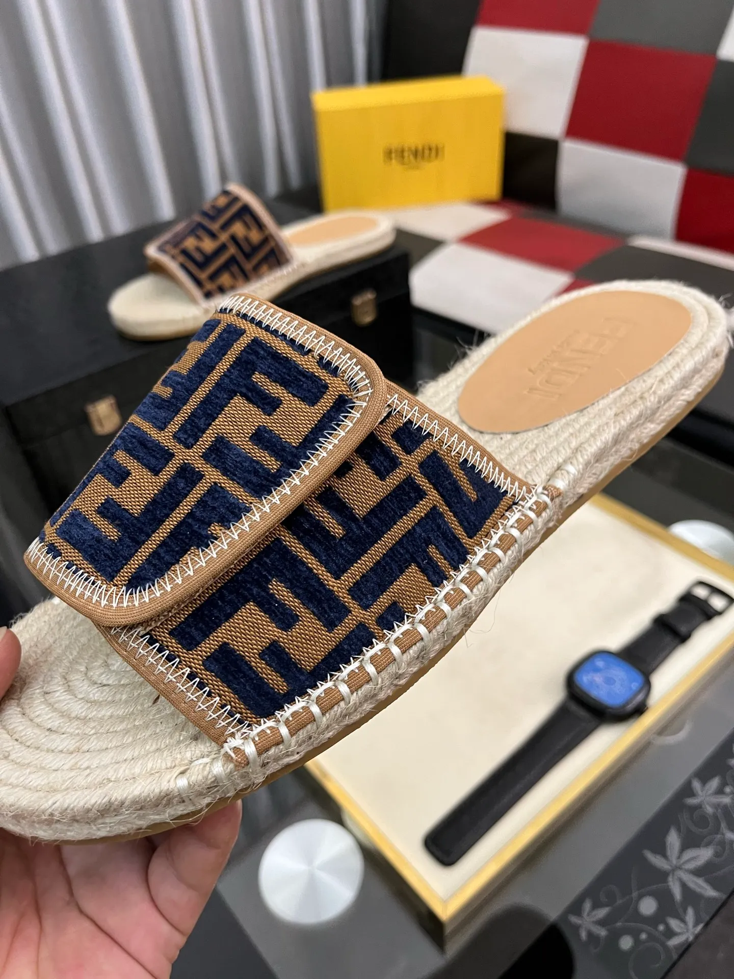 Men's shoes💰320⌚️⌚️[FENDI~Fendi slippers] High-end men's shoes brand official website 1:1 latest masterpiece: original mold customization, fabrics made of imported original materials, upgraded outsole, lighter, top quality in the market, simple and tasteful, a must-have for fashionistas, fashion is at your feet, full of confidence, the same style at the counter👍The season of summer slippers is here. Yardage: 38-44. Can be customized45.46.47